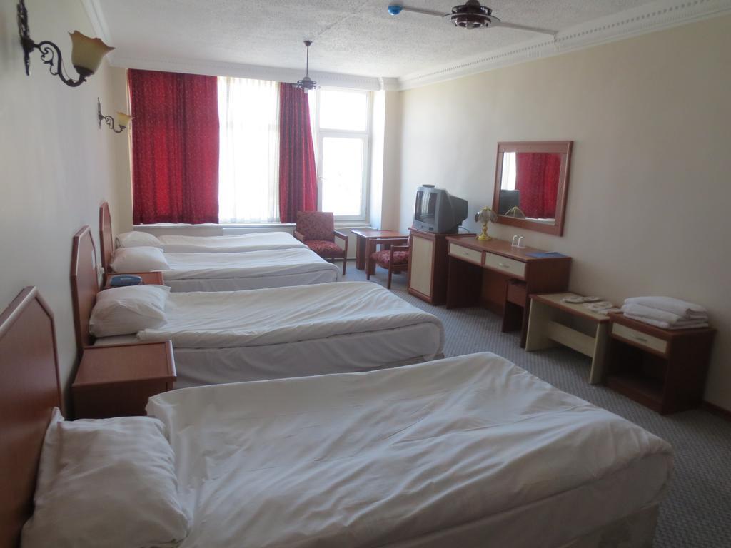 Otel Eyna 3*