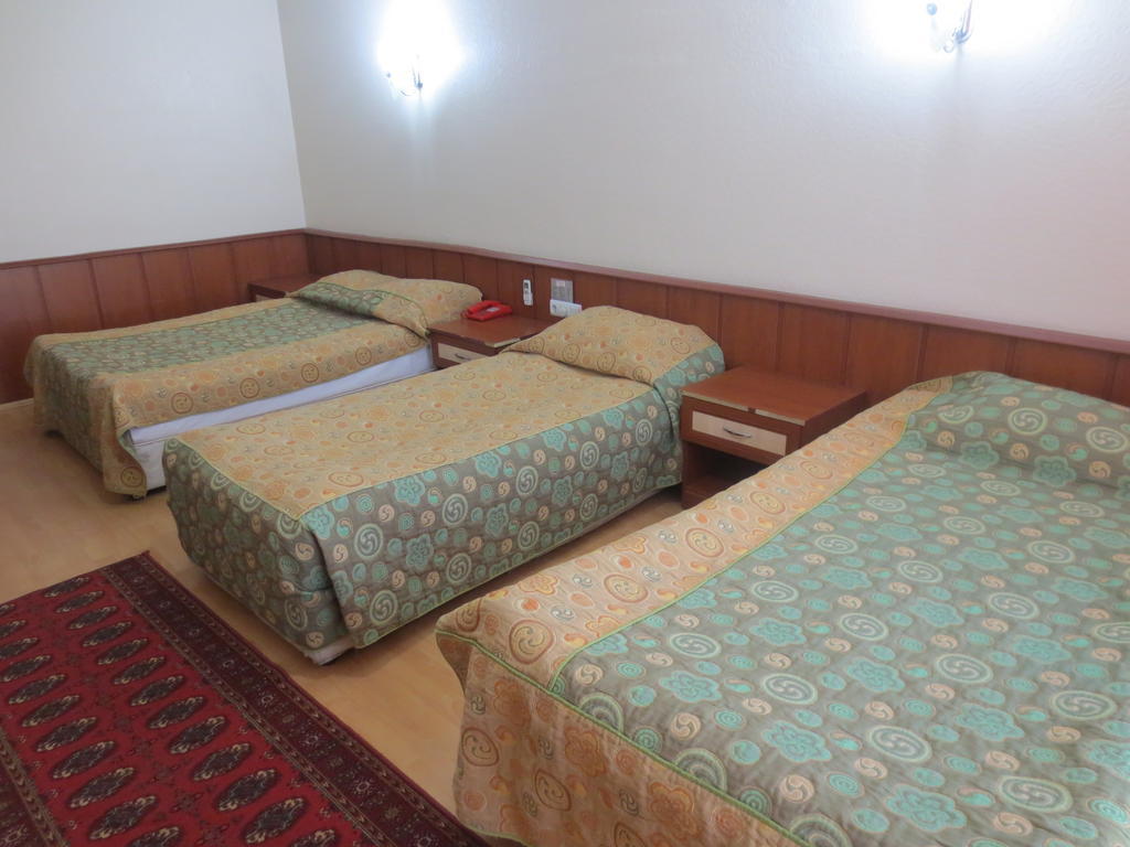 Otel Eyna 3*