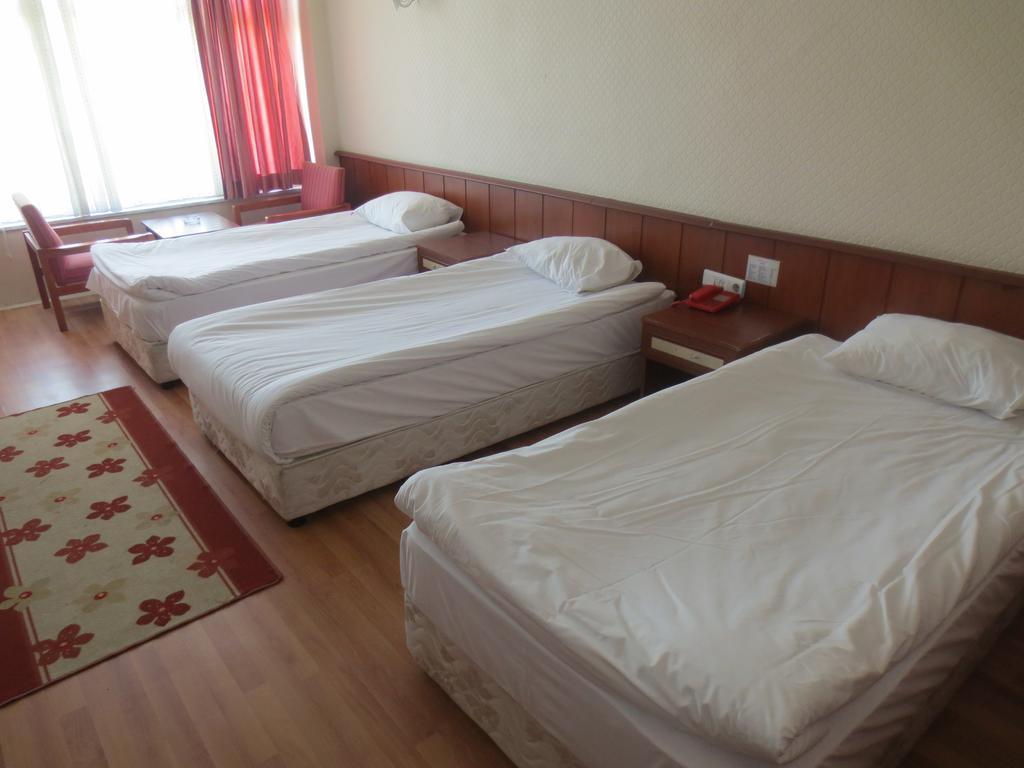 Otel Eyna 3*